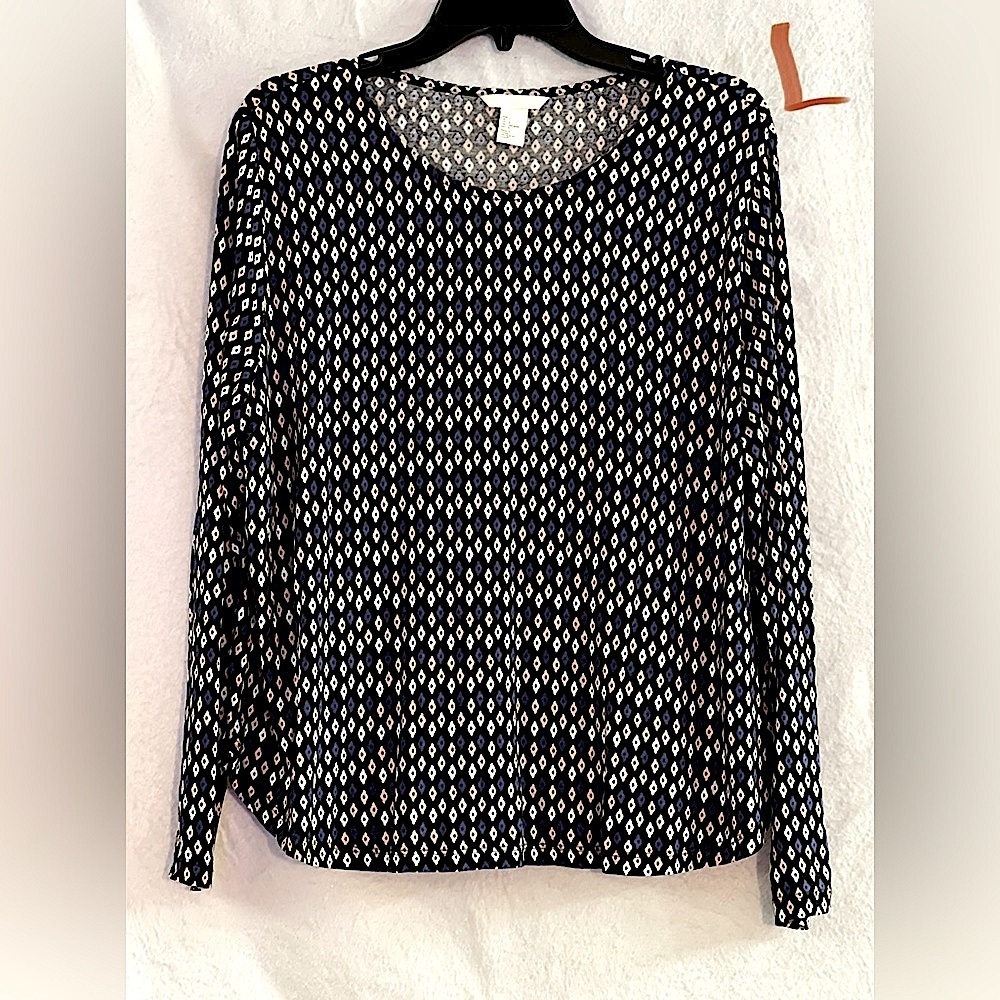 LADIES BLACK TOP WITH BLUE, WHITE & PEACH DESIGNS